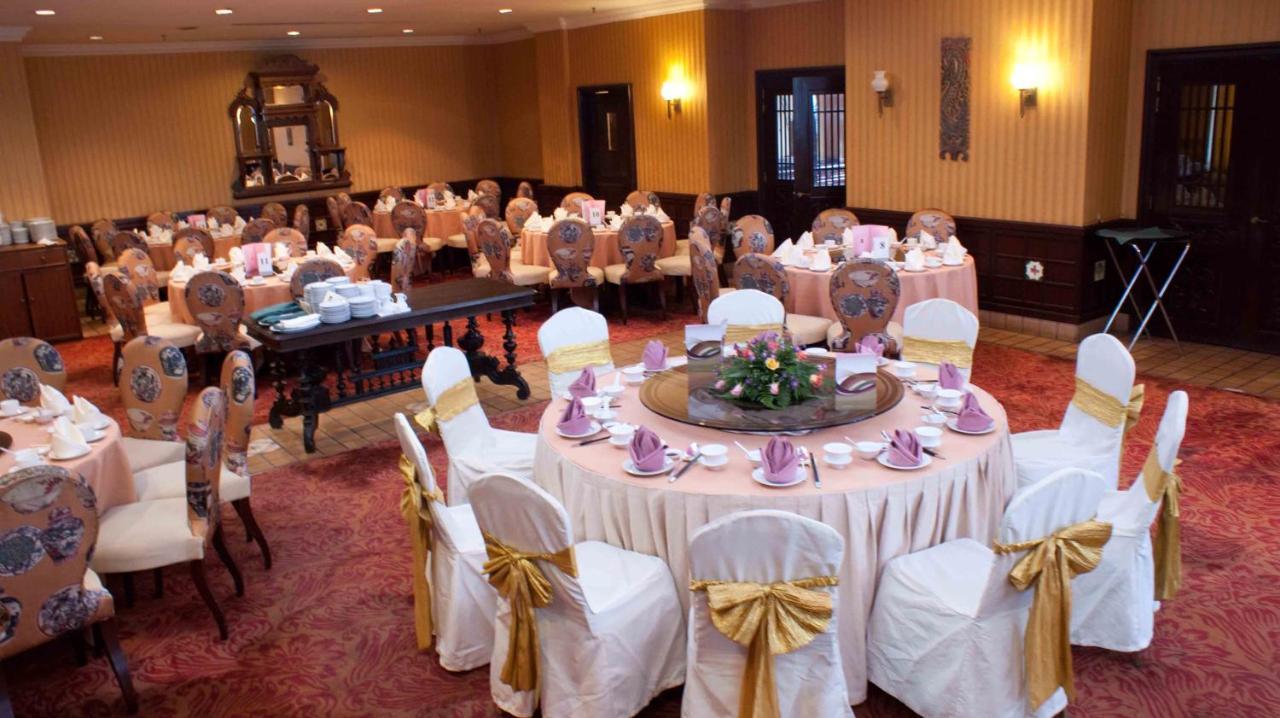 Mines Beach Resort Hotel Seri Kembangan Extérieur photo