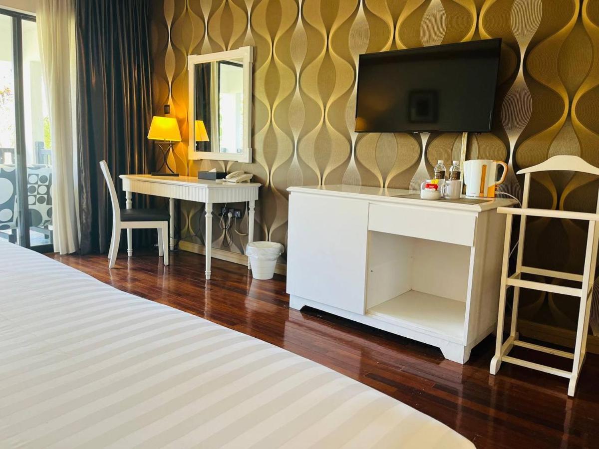 Mines Beach Resort Hotel Seri Kembangan Extérieur photo