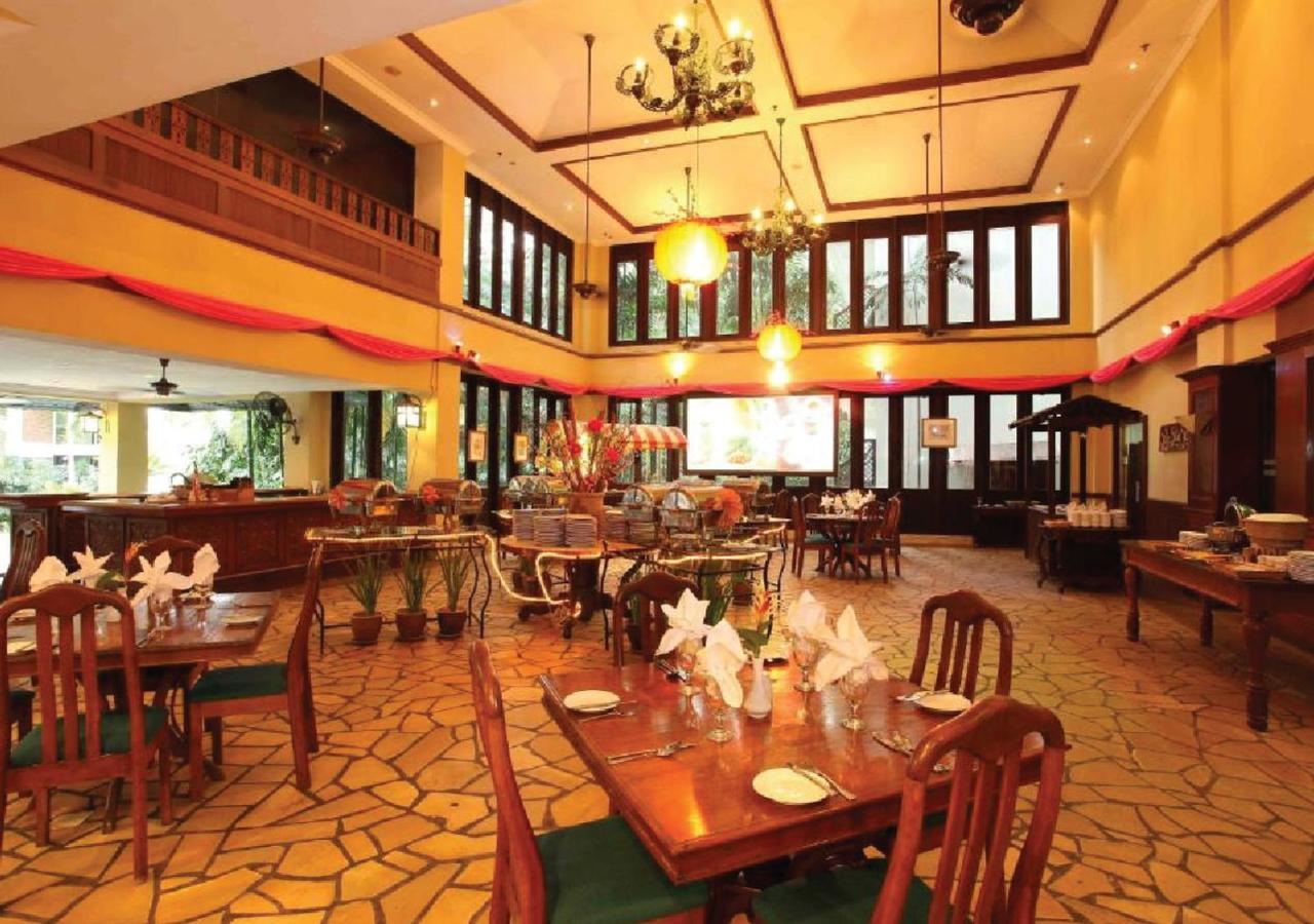 Mines Beach Resort Hotel Seri Kembangan Extérieur photo