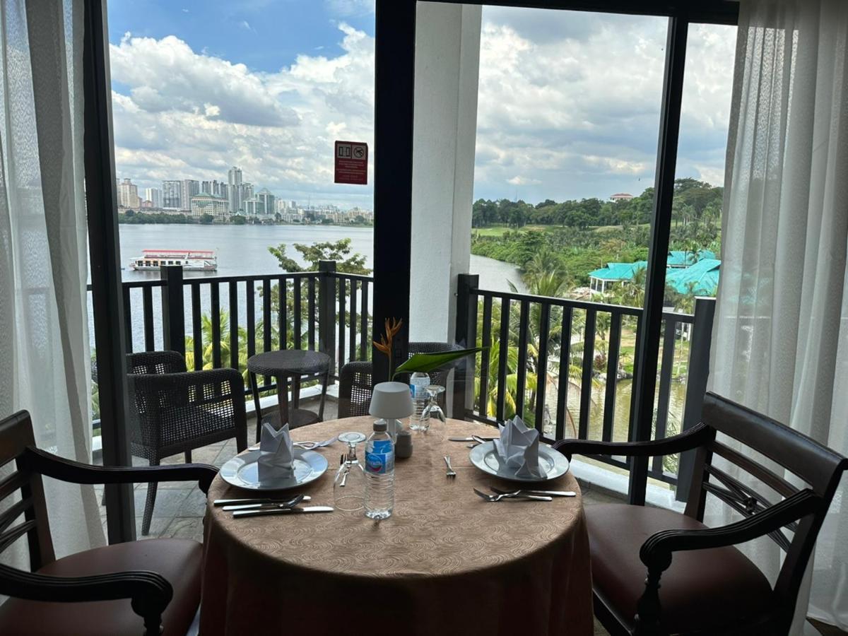 Mines Beach Resort Hotel Seri Kembangan Extérieur photo