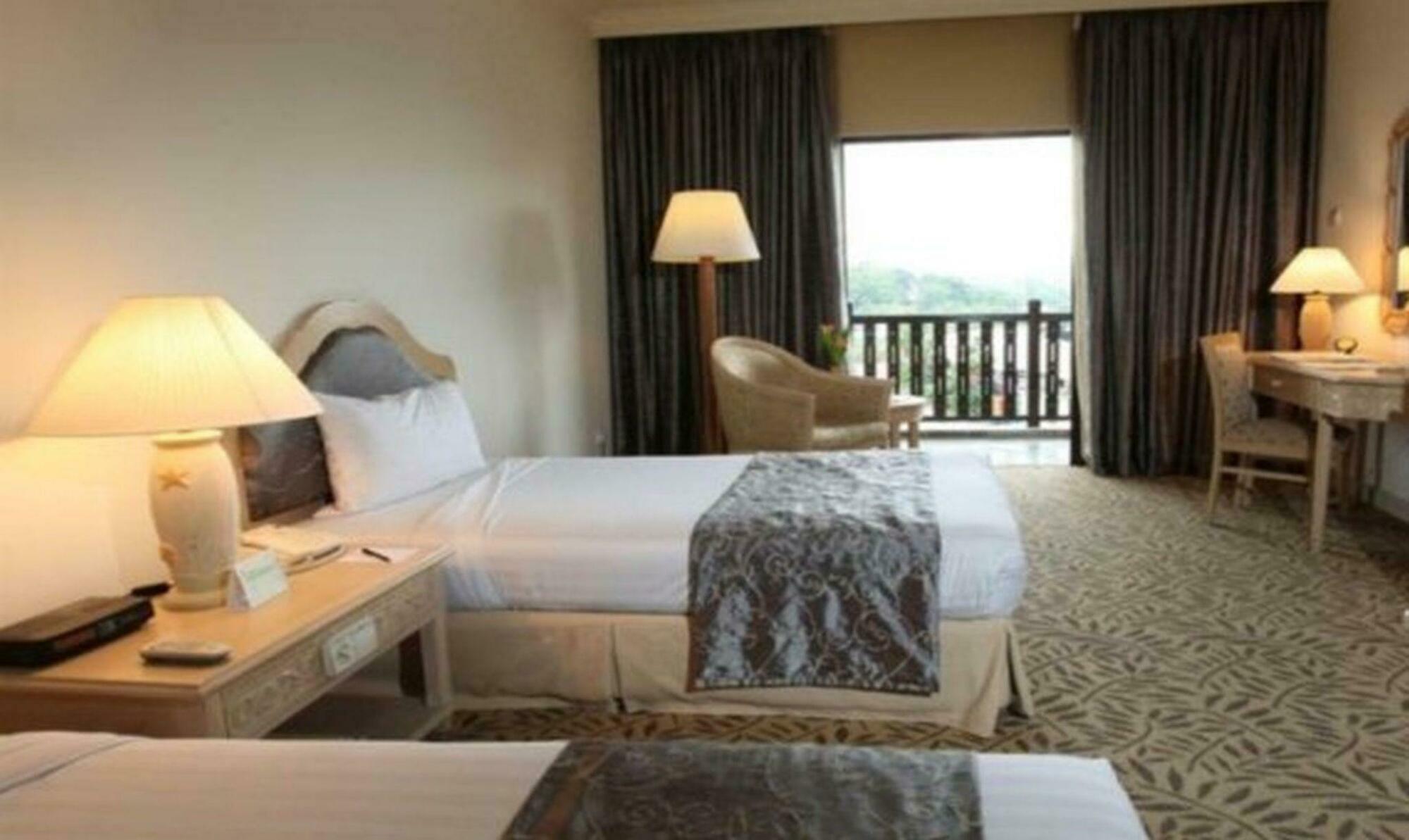 Mines Beach Resort Hotel Seri Kembangan Extérieur photo